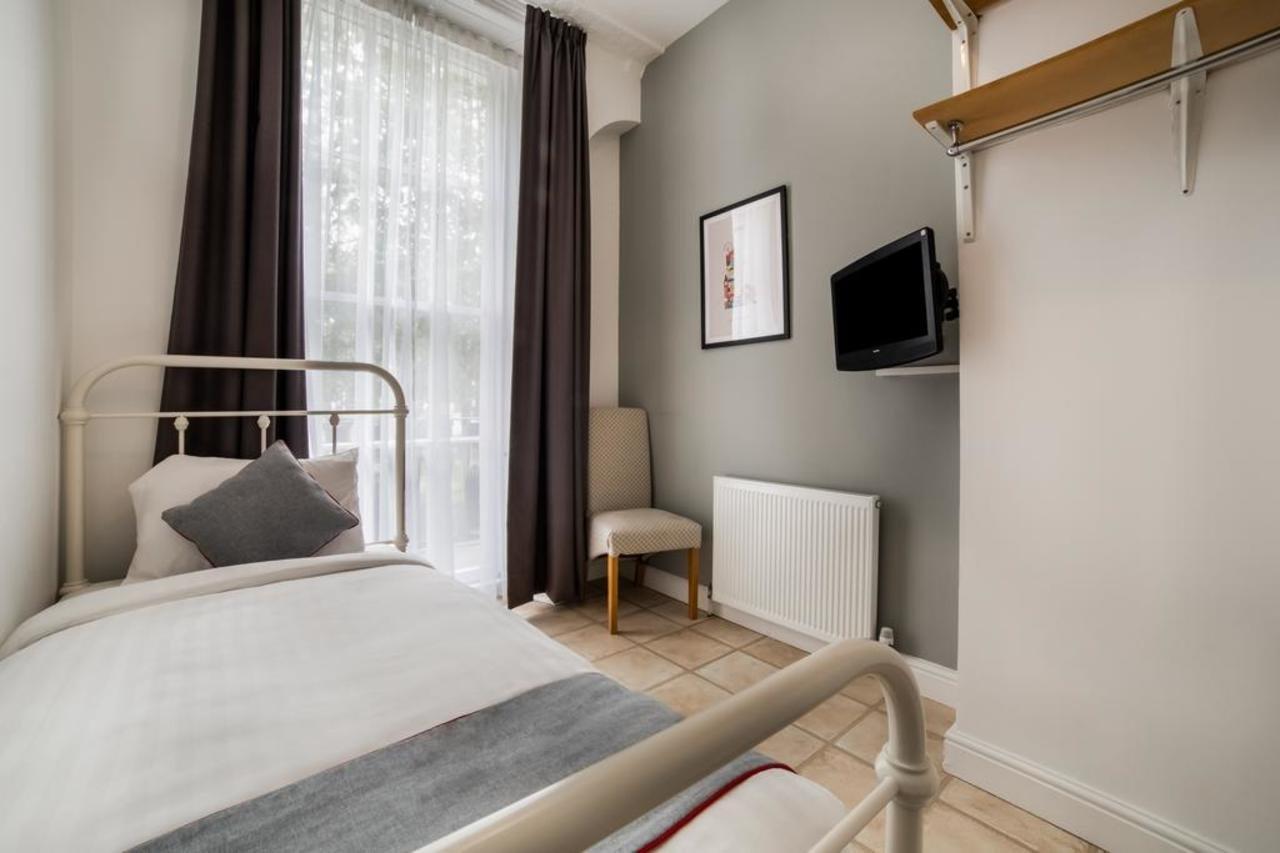 Oyo Kings Hotel Londen Buitenkant foto